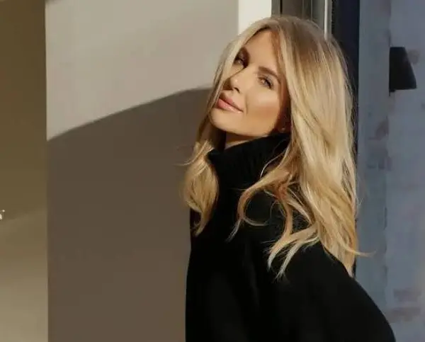 Femke Herygers showt haar indrukwekkende tempel met badpakfoto's die wel even blijven hangen