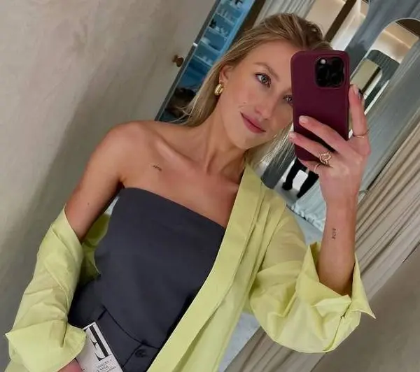 Alina uit 'De Mol' pronkt nog eens met haar indrukwekkende tempel van een lijf in bikini (foto's)