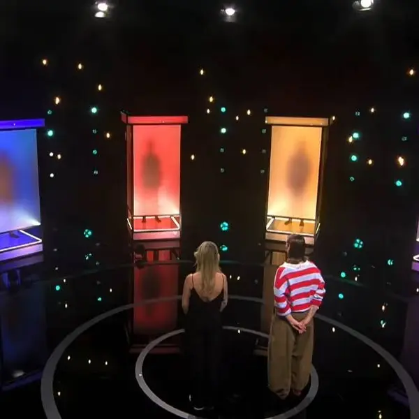 Streamz dropt eerste beelden van 'Naked Attraction Vlaanderen': "Wauw, die is goed geschapen!"