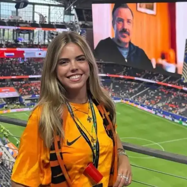 Camilla werd tijdens het WK de ‘heetste Oranje-fan’ gedoopt... Deze heerlijke bikinifoto’s zetten dat nog eens in de verf!