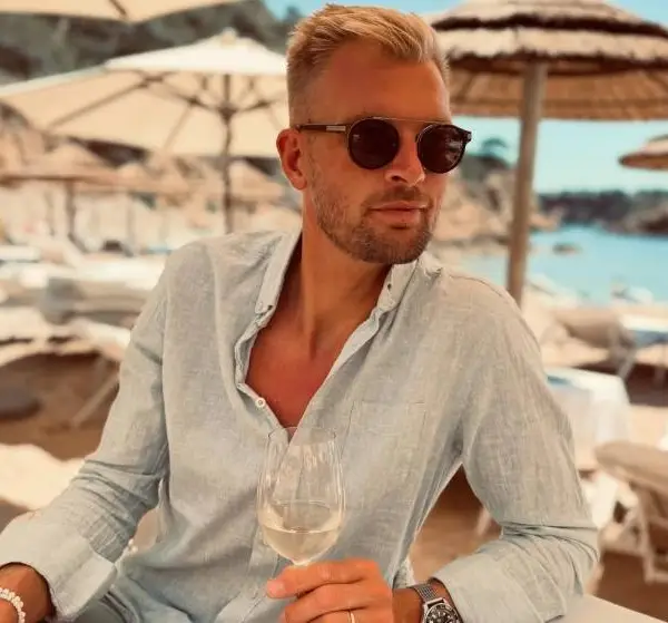 Ruben Van Gucht zit op restaurant met een vrouw... En dan stormt plots haar partner binnen!
