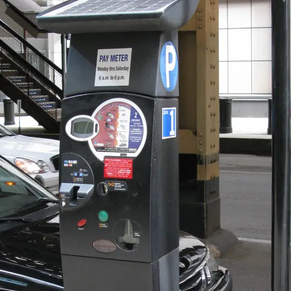 Quishing: oplichters plakken valse QR-codes op parkeerautomaten — zo herken je ze
