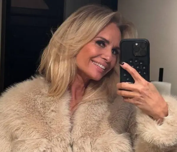 Leontine (57), de ex van Marco Borsato, toont dat ze nog steeds een échte tijger is in bikini (foto's)