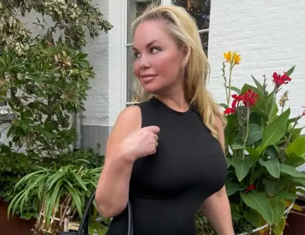 De dag dat... Lesley-Ann Poppe meedeed met virale lingerietrend, maar haar volgers enkele bedenkingen hadden