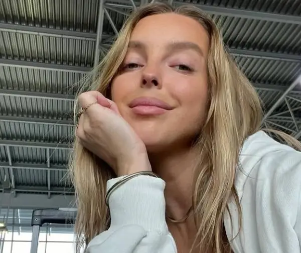 Hopla! Luna Stevens laat ons in close-up meegenieten van haar fenomenale 'heuvellandschap' (foto's)