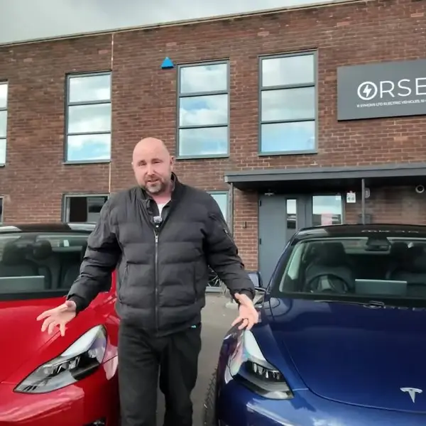 Vergelijking tussen nieuwe en ‘versleten’ Tesla onthult verrassende waarheid