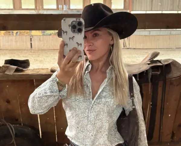 Amber uit 'Boer zkt Vrouw' pakt uit met heerlijke bikinifoto's: "Wat een knap figuurtje!"