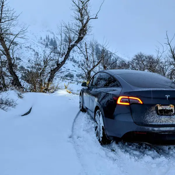 Grootste wintertest van Europa: zoveel rijbereik verliest je Tesla écht in vriestemperaturen
