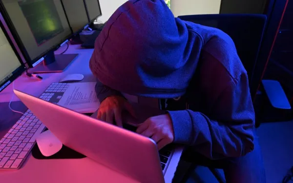 computerhackercrimecyberPHOTONEWS