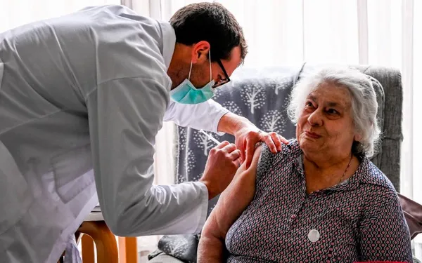 woonzorgcentrumvaccinatiePHOTONEWS_10902032 115
