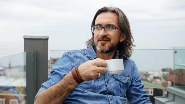 250802MANMETKOFFIE