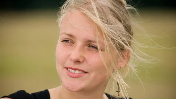 250806JONGEVROUW