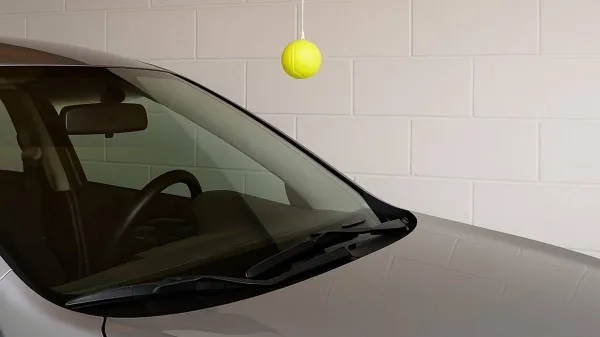 251003GARAGETENNISBAL