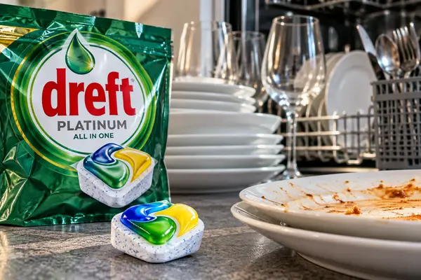 Dreft Pod_ Clean vs. Dirty Dishes