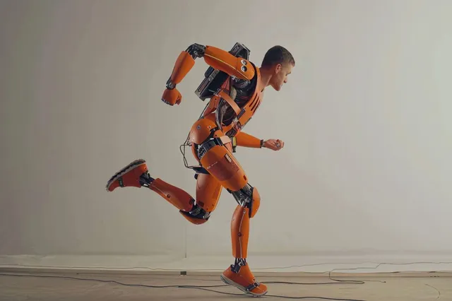 Doorbraak in exoskelet technologie: Minder energie, meer beweging met AI