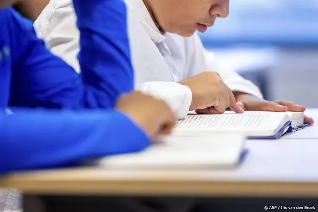 Tweede Kamer stemt in met nieuwe wet voor betere basisvaardigheden in het onderwijs