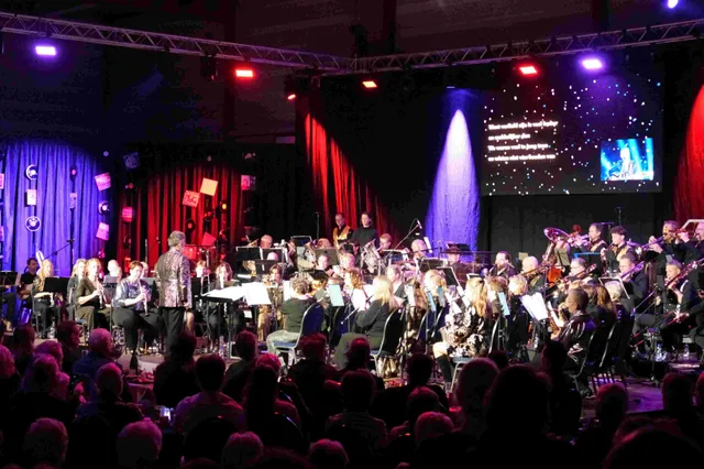 Warme sfeer en volle zaal bij Groot Woerkums Top 2000 Café