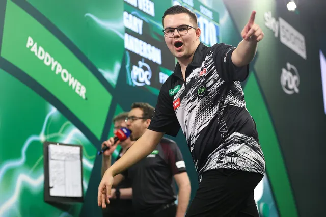 Gian van Veen bereikt WK-finale na fenominale zege op Gary Anderson