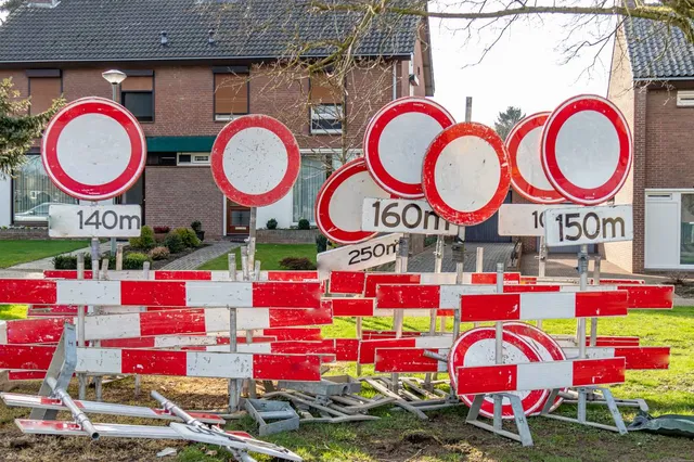 Politie onderzoekt vernielingen van verkeersborden op Ameland: oproep aan getuigen