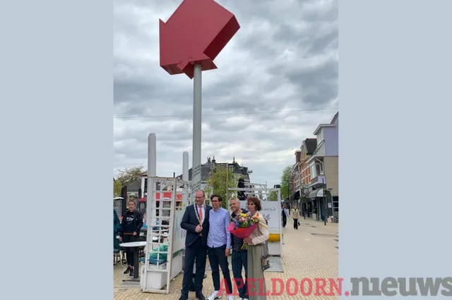 Het Leienplein is een kunstwerk rijker