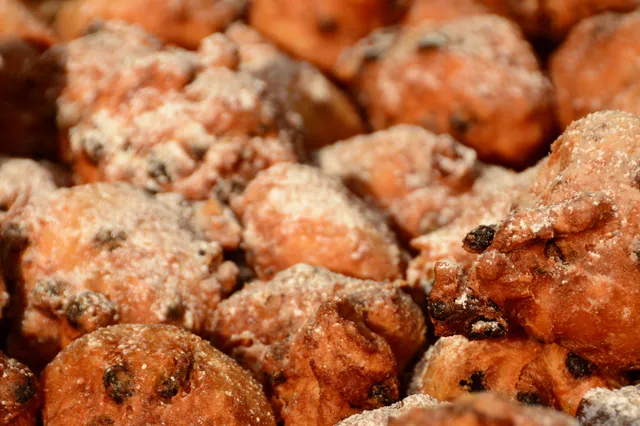 KV Apeldoorn bakt oliebollen voor het goede doel