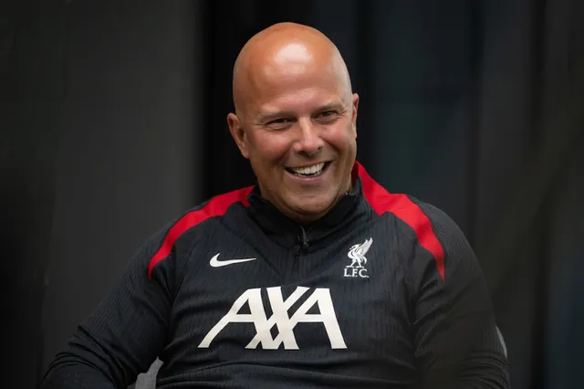 Arne Slot blokerer Liverpool-stjernes skifte til Barcelona: "Jeg har fortalt ham, hvilken position han skal spille"
