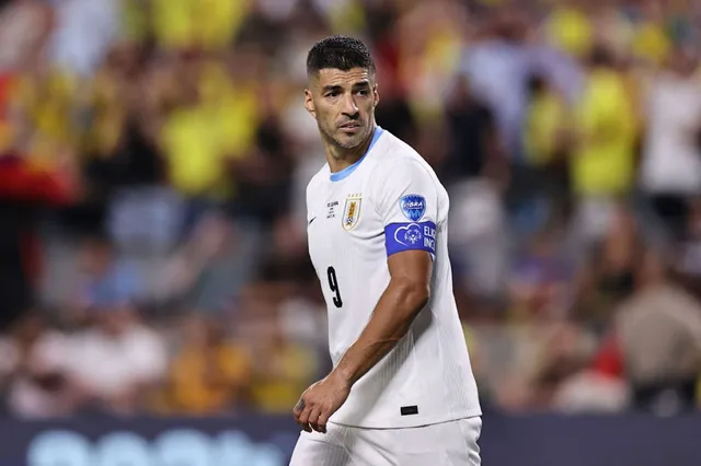 Luis Suarez forsøger at bide colombiansk spiller efter nederlag i Copa America