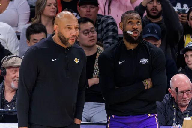 “This is the head coach of the Los Angeles Lakers”: Fans take dig at Darvin Ham after video of LeBron James discussing defensive strategy with coaching staff