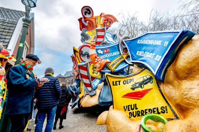 'Tweede leven' voor Carnavalswagen met parodie op knooppunt Hooipolder, Rijkswaterstaat neemt delen over
