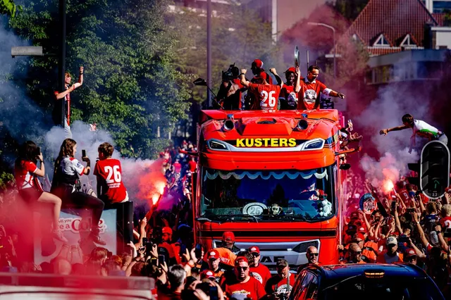[FOTOSERIE] PSV gehuldigt op het Stadhuisplein, huldiging zonder problemen verlopen