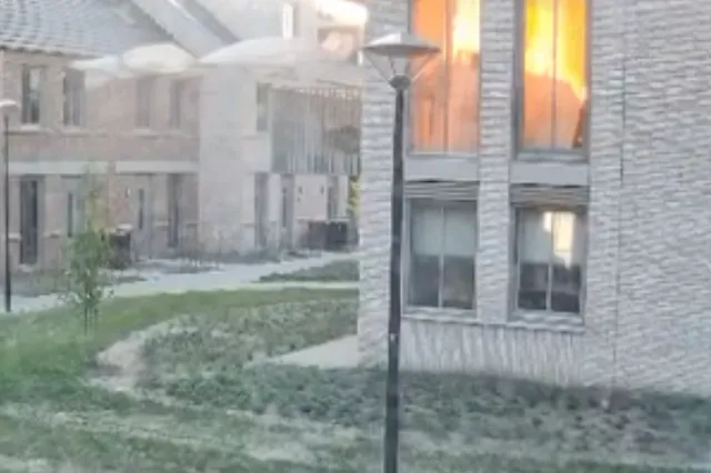 [VIDEO] Explosie te zien voorafgaand aan grote brand Raamsdonksveer waar dodelijk slachtoffer bij viel