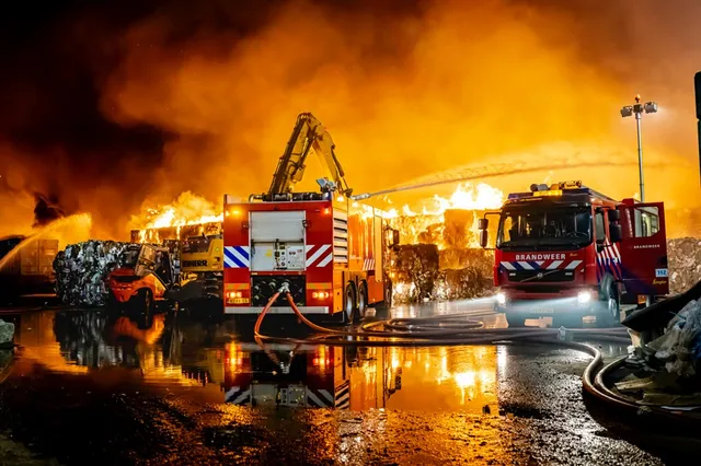 De zeer grote brand Van Puijfelik in Oosterhout in een tijdlijn, politie stelt onderzoek in