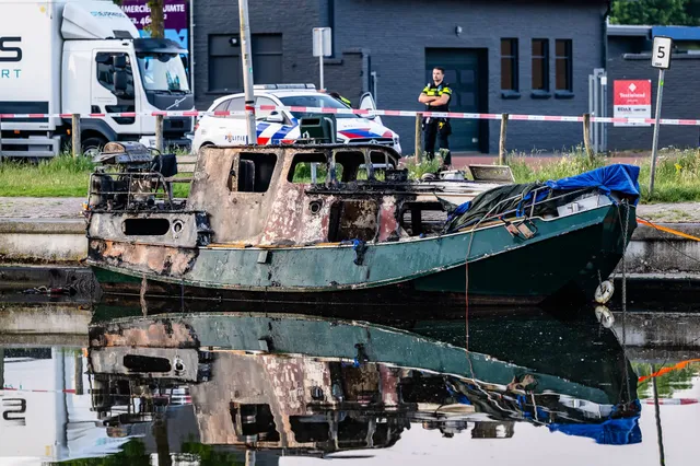 Persoon overleden bij brand op boot in Tilburg