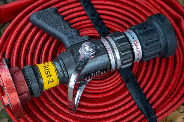 Binnen een uur drie autobranden in Rosmalen, politie houdt rekening met brandstichting