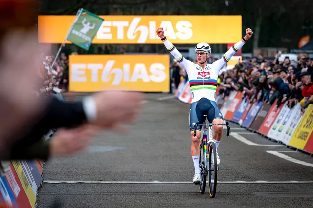 Geen maat op sterke Mathieu van der Poel en laat Wout van Aert ver achter zich