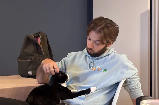 Luuc ten Velde heeft een jonge kat en moet kiezen: nooit meer gamen of nooit meer Henkie?