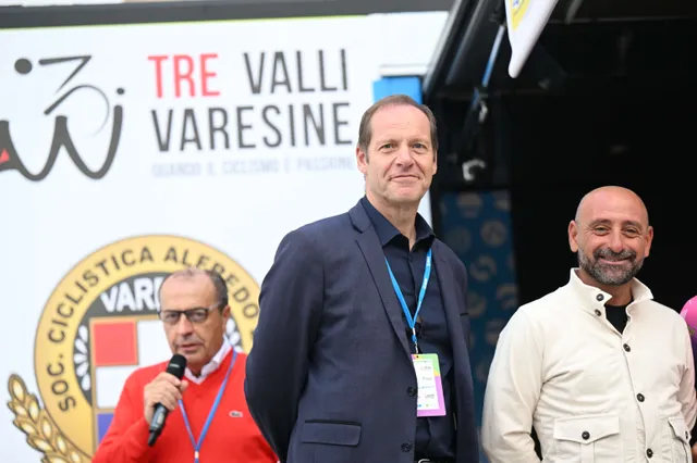 El director del Tour de Francia se indigna: "No es posible que un corredor tenga la camiseta completamente rota tras una caída así"