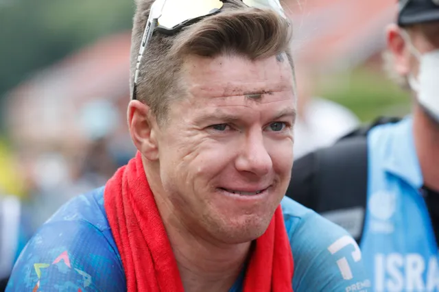 Simon Clarke, desolado tras ser alcanzado a 100 metros de la meta en la 6ª etapa del Giro de Italia: "No es divertido perder así"