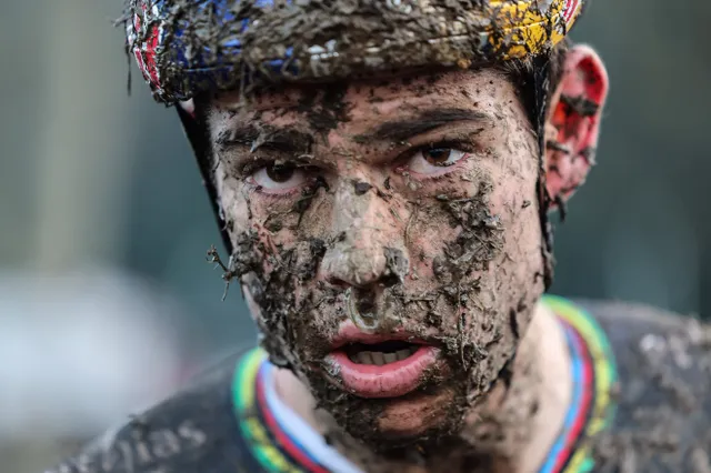 Wout van Aert tendrá que retrasar su entrenamiento para la Strade Bianche por una enfermedad