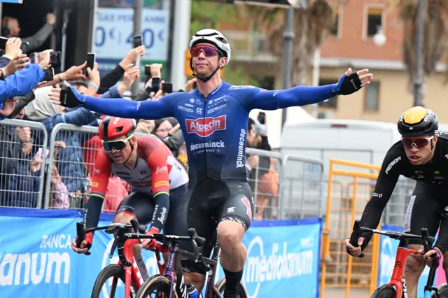 Kaden Groves destroza a un Wout van Aert que consigue el rojo en la segunda etapa de la Vuelta a España