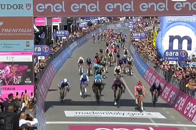 VÍDEO: El descomunal ataque de Fernando Gaviria que acabó con la escapada y le hizo rozar el triunfo en la 6ª etapa del Giro de Italia