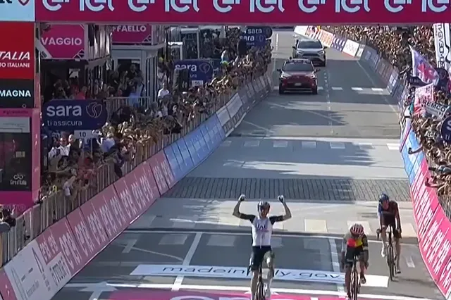 VÍDEO: El imperial esprint de Brandon McNulty que acabó con Ben Healy, el ciclista de moda, en el Giro de Italia