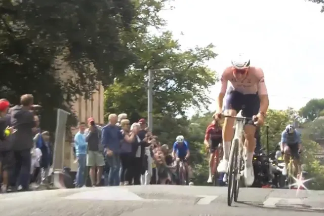 VÍDEO: El descomunal ataque de van der Poel que destrozó a van Aert, Pogacar y Pedersen para ganar el Mundial