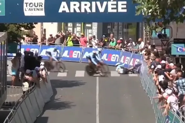 VÍDEO: Desastrosa caída de Bélgica en la última curva de la contrarreloj por equipos del Tour del Porvenir
