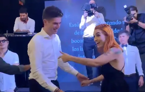 VÍDEO: Wout van Aert se lo pasa de lujo bailando antes de afrontar el Giro de Rigo en Colombia