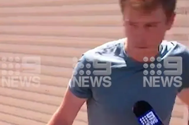VÍDEO: Un grupo de periodistas capta en directo a Rohan Dennis, acusado de provocar la muerte de Melissa Hoskins, saliendo de su casa