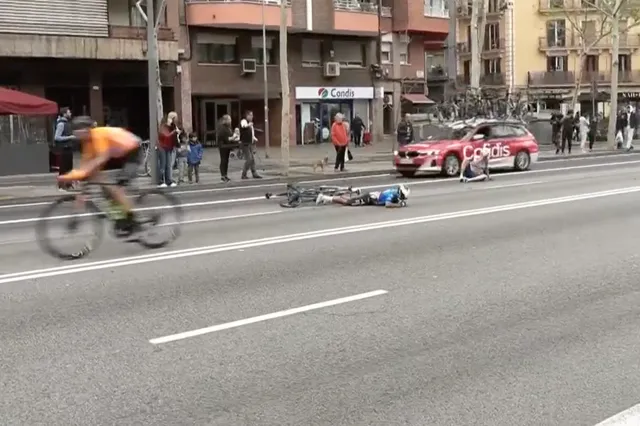 Nairo Quintana sufre otra dura caída en la Volta a Catalunya y abandona la carrera: os contamos el primer parte médico