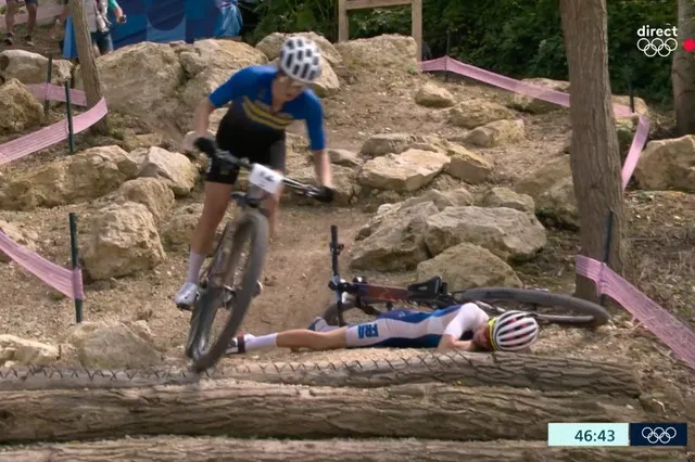 VÍDEO: ¡Terrorífica caída de la francesa Loana Lecomte en la prueba femenina de Mountain Bike de los Juegos Olímpicos!