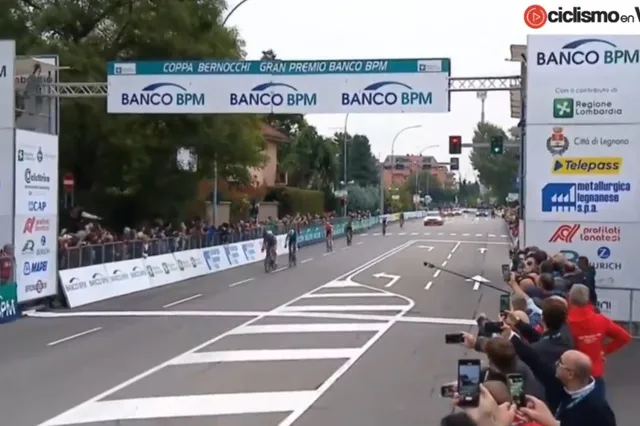 Roger Adrià roza la victoria en una Coppa Bernocchi 2024 que se lleva Stan Van Tritch
