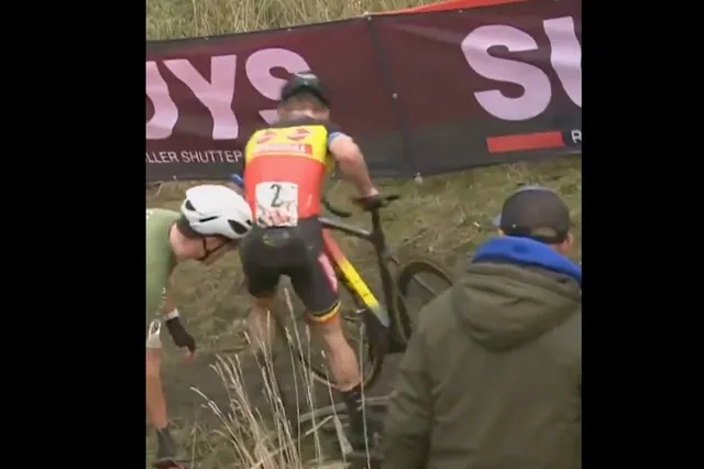 ¡Multazo y suspensión para Eli Iserbyt tras su lamentable pisada de bici a Ryan Kamp!